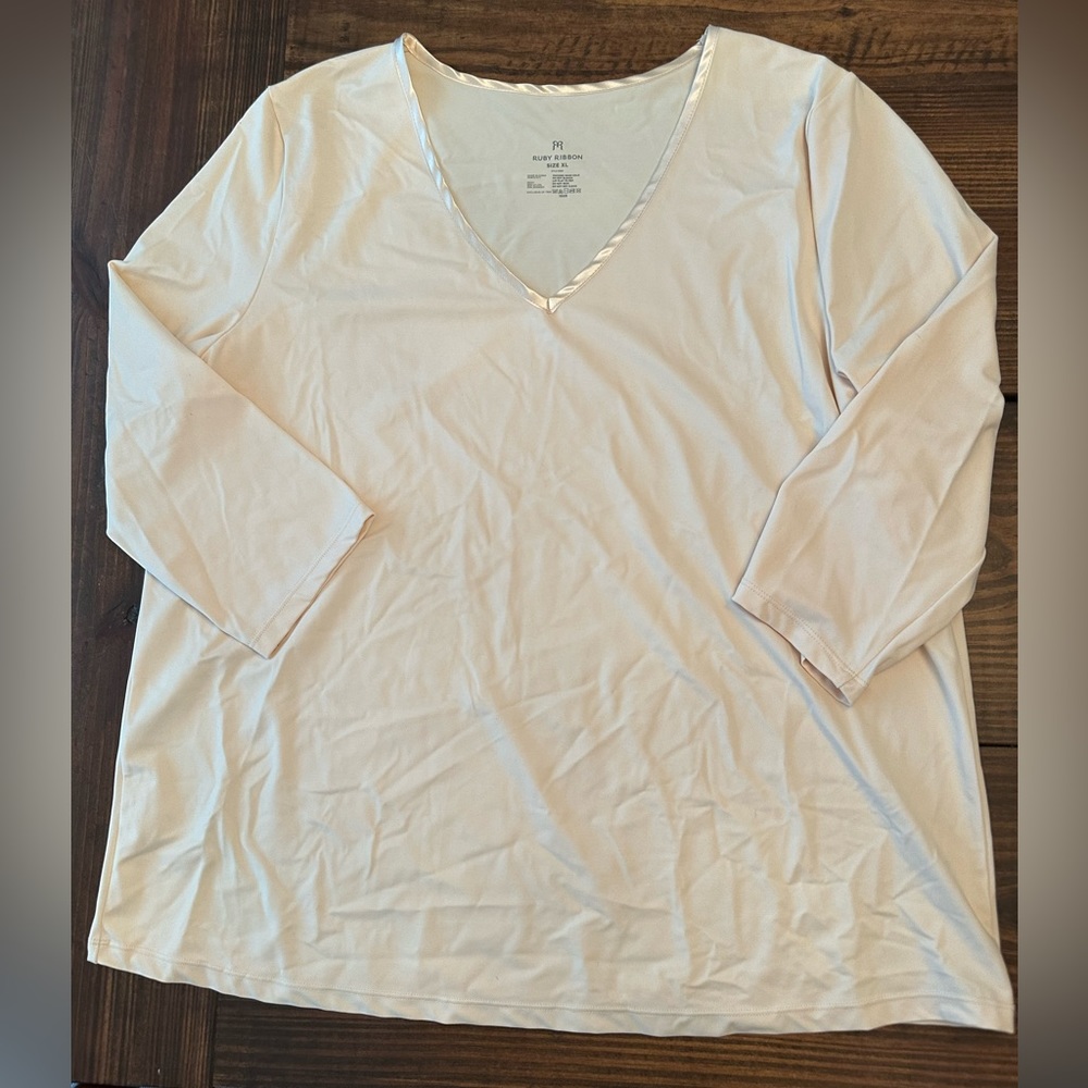 Ruby Ribbon 3/4 Sleeve Satin Like Tee V Neck Style Ivory Xl